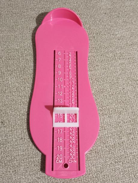 Merač nohy dieťaťa,