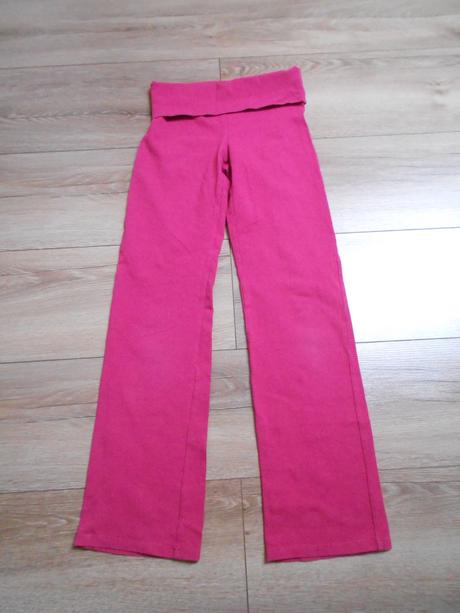 Dievčenské tepláky, 146