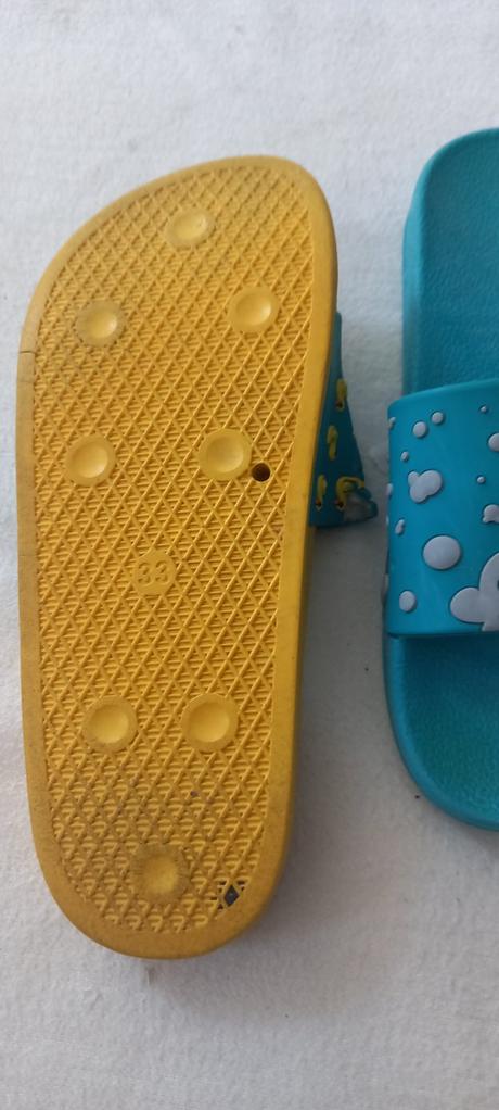 Šľapky dedoles, 33