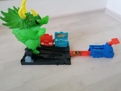 Hot wheels triceratops,