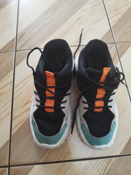 Moderné tenisky, 37