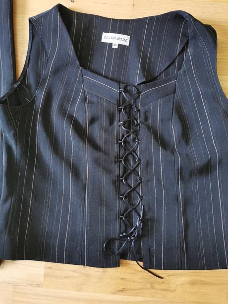 Dámska súprava sukňa +vestička, 40