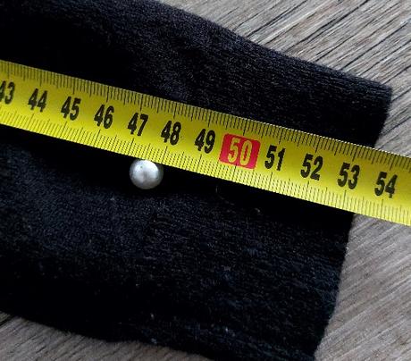 Pletené zimné šaty s perličkami, 134