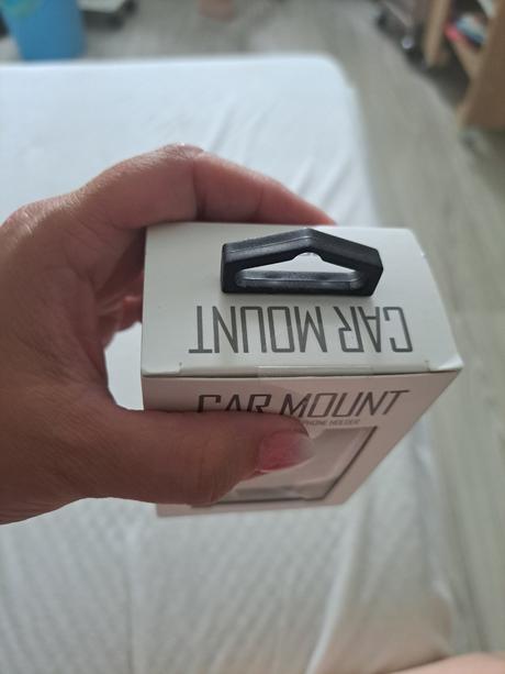 Magnetický držiak na mobil,