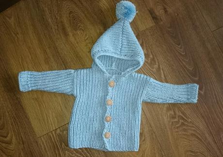 Pletený svetrík a čiapka, 68