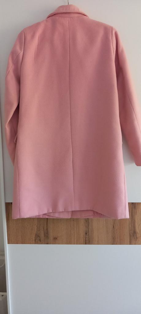Ružový kabát, gate,36