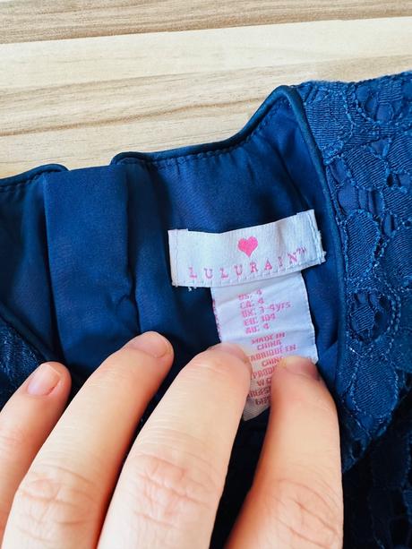 Krásne slávnostné šaty, 98