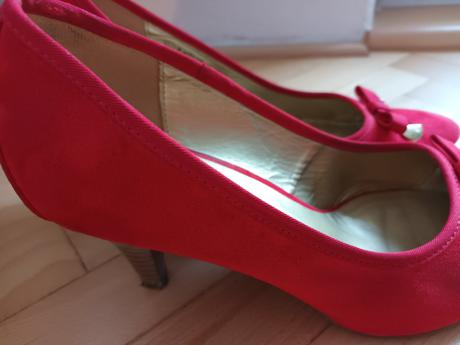 Červené lodičky, 39