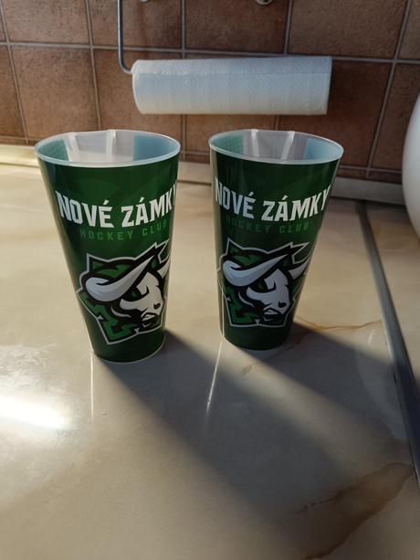 Predám 2krat plastové poháre,