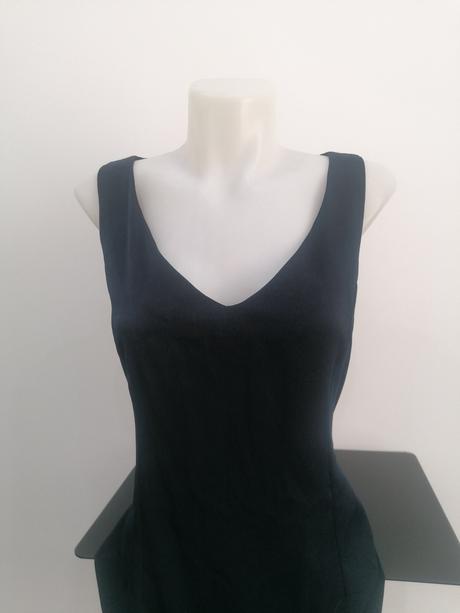 Tmavomodré šaty pre dámy, s