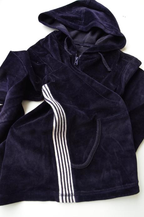 Zamatová mikina, 116