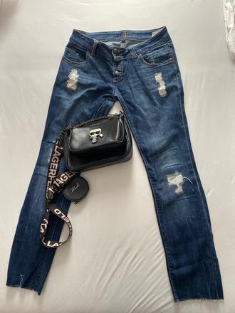 Roztrhané rifle, 28