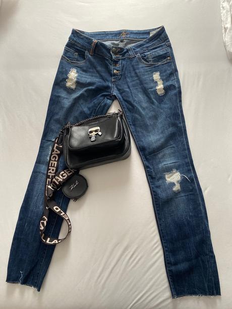 Roztrhané rifle, 28