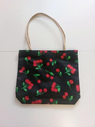 Krasna ceresnickova kabelka, 