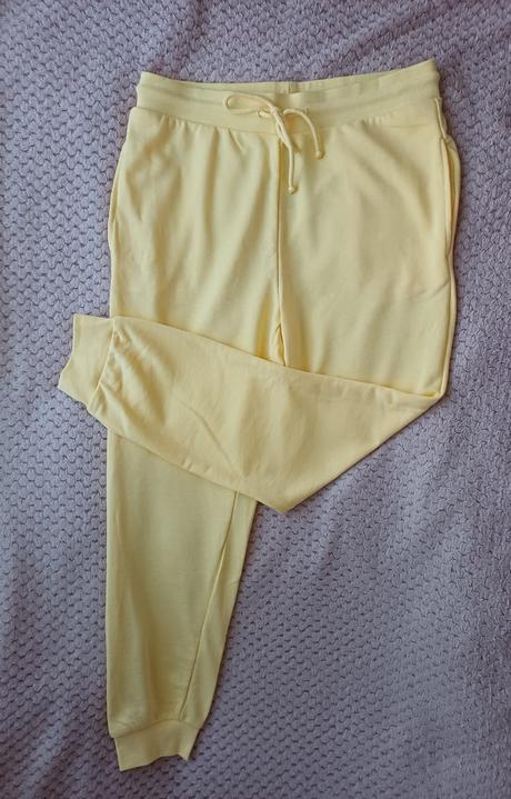 Krásne štýlové žlté tepláky veľkosť m, 38 / m