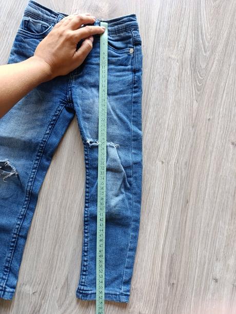 Chlapčenské roztrhané rifle, sinsay,104