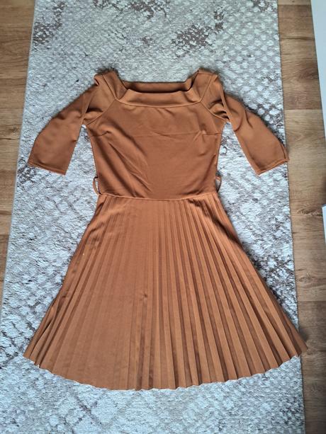 Predám šaty, 38