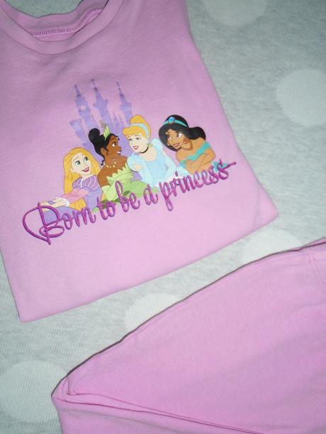 Pyžamo na 4 až 5 rokov, disney,110