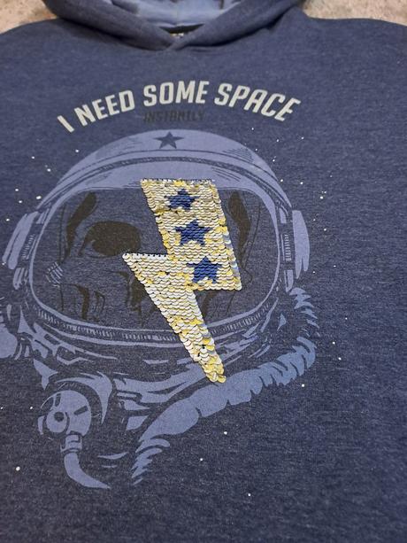 Mikina s flitrovou aplikáciou 140, 140