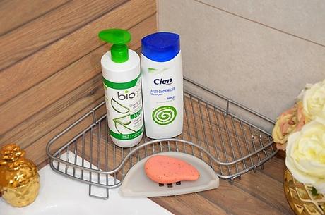 Rohová polica do kúpeľne,