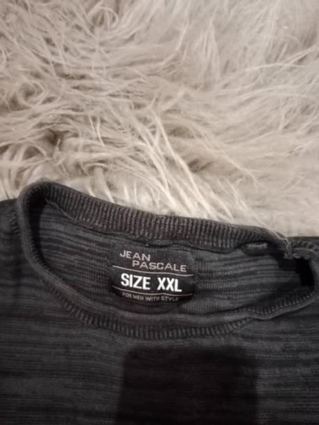 Veľmi pekný svetrík,raz oblečený,v.xxl, xxl