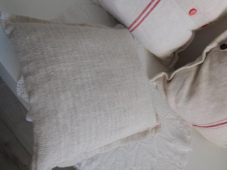 Vankúše menšie , vačšie, podlhovasté,, 