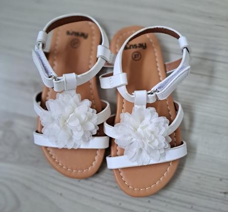 Sandálky s bielymi kvetmi, sinsay,27