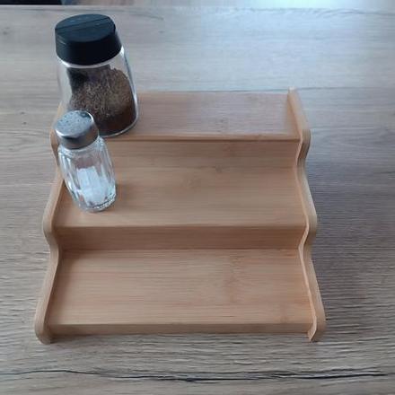 Stojan na koreničky,