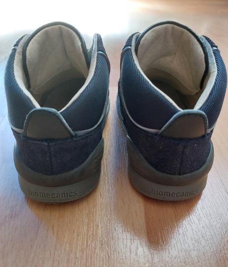 Kožené sneakersy zn.biomecanics č.24, 24