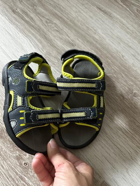 Sandálky, 24
