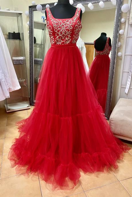 Spoločenské šaty vo veľkosti s/m, m / s