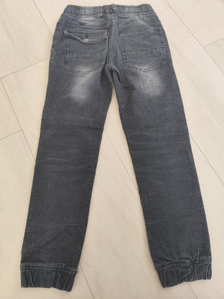 Predám riflove tepláky, 146