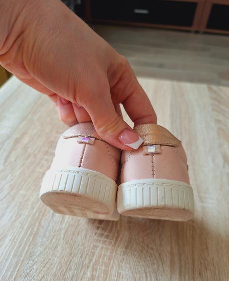 Topanky pre dievcatko, 25