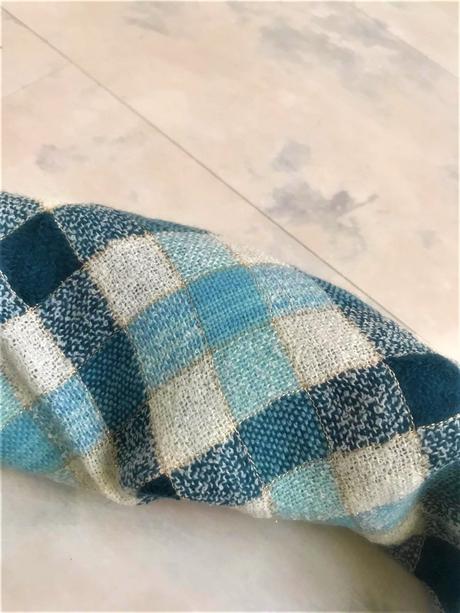 Šatka okolo krku, l