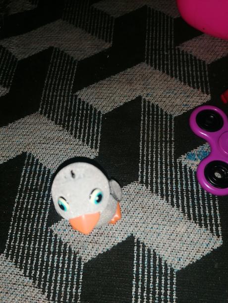 Tučniak ktorý vydáva zvuky, 