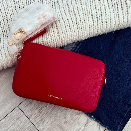 Krásna coccinelle crossbody s retiazkou, coccinelle