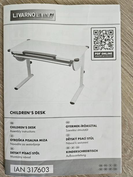 Detský výškovo nastaviteľný písací stôl,