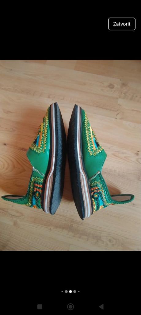 Vyšívané topánočky, 39