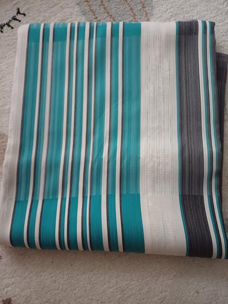 Záclona alebo látka, 