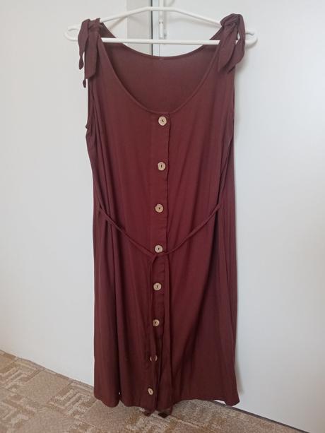 Šaty s gombičkami, 44