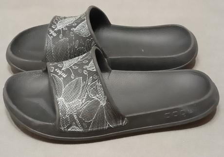 Čierne šľapky, coqui,36