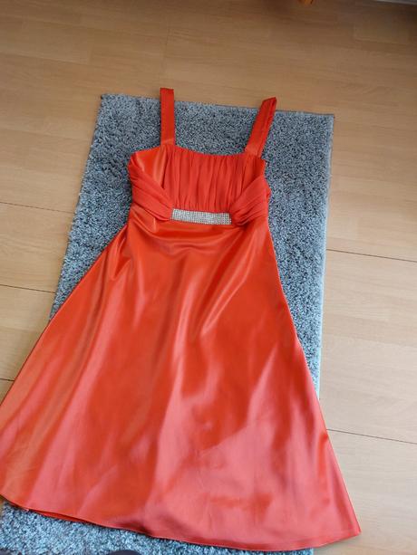 Spoločenské šaty, 42