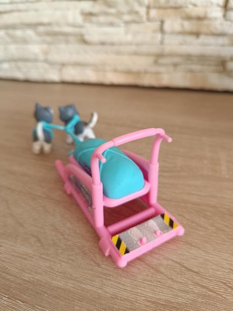 Snehová záchranka-helikoptéra, terénne auto, iglu,