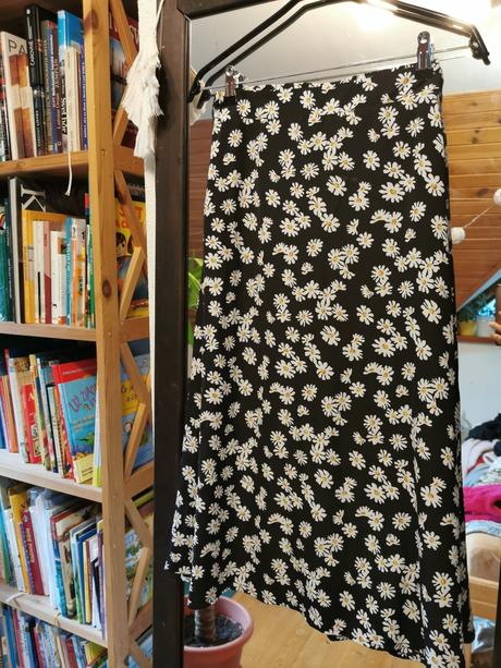 Kvetovana sukna, gate,s