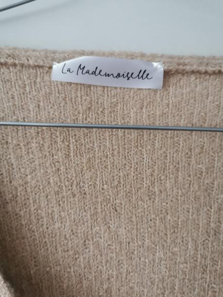 Béžový svetrík s krajkou la mademoiselle, s