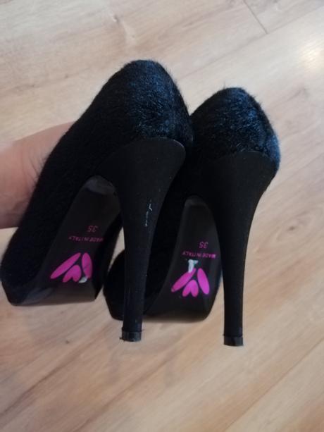 Čierne lodičky, 35