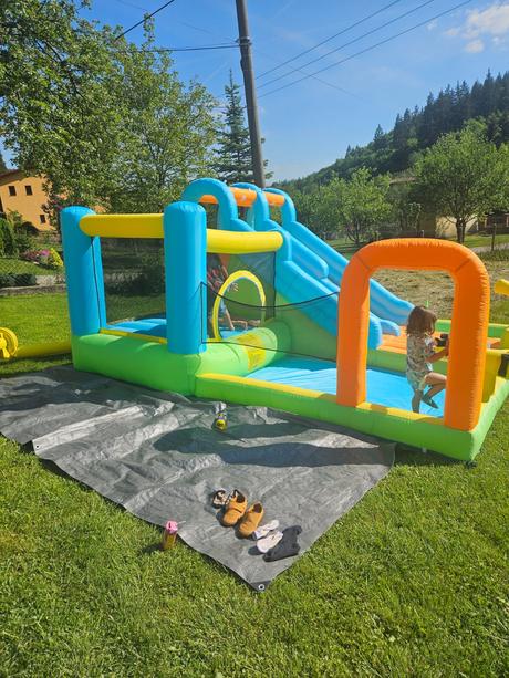 Skakací nafukovací hrad skokan,