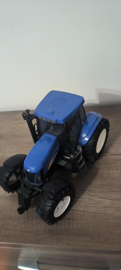 Traktor new holland t8040, 