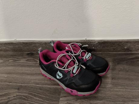 Turistické topánky, 32