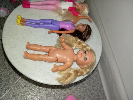 Barbie kuchynka stôl, stoličky, riadiky, 